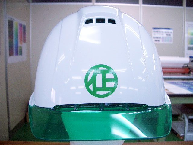 伊正建設株式会社様のヘルメット加工実績