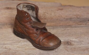 安全靴のはじまりは草履だった?時代で変わる仕事の安全観