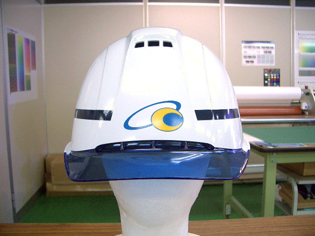 有限会社オオツキ化研様のヘルメット加工実績