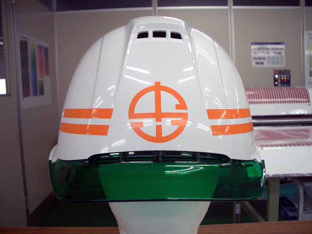 株式会社斎忠土木様のヘルメット加工実績