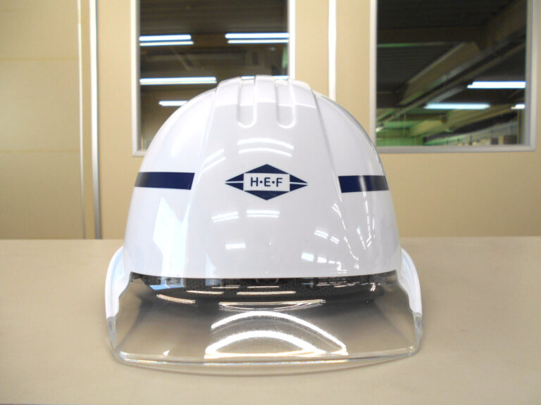 有限会社ひかり電設様のヘルメット加工実績
