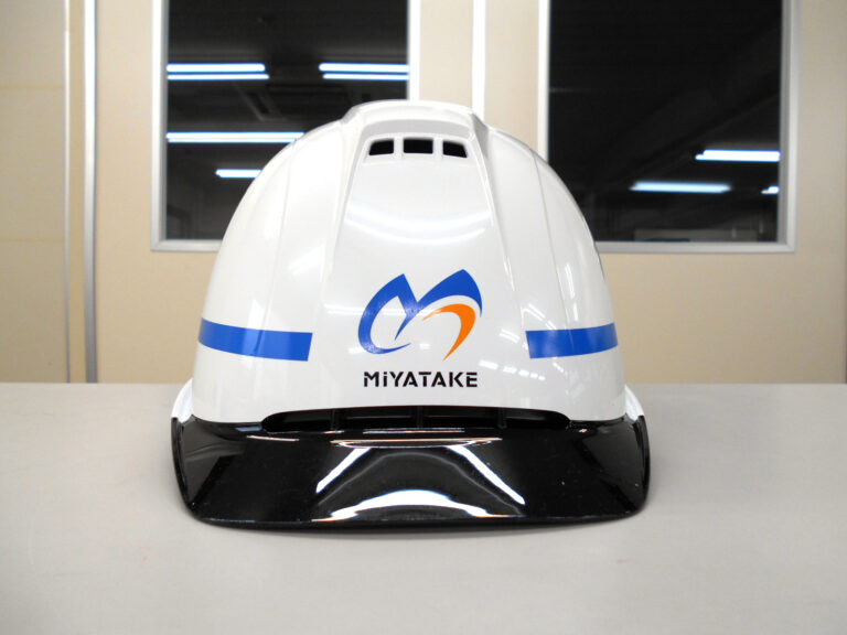 宮武建材株式会社様のヘルメット加工実績