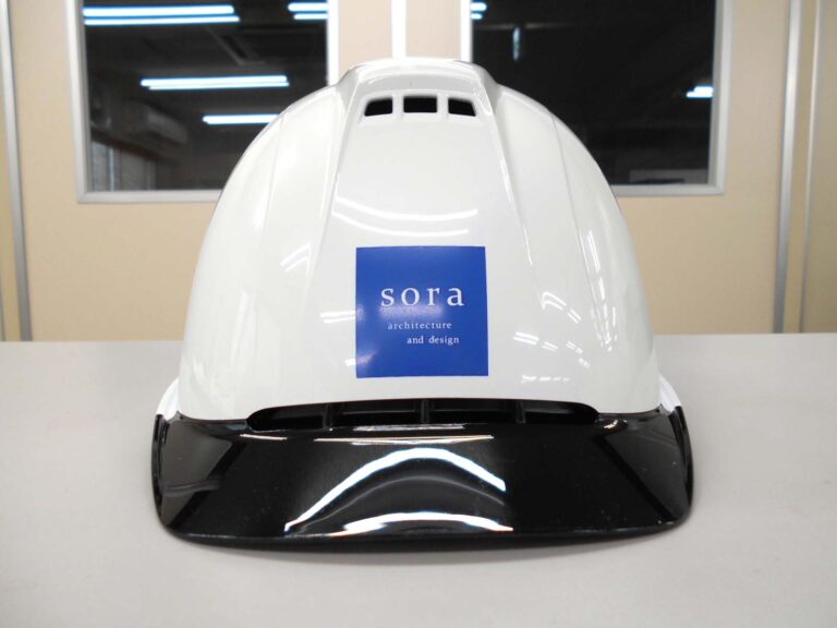 株式会社sora建築デザイン事務所様のヘルメット加工実績