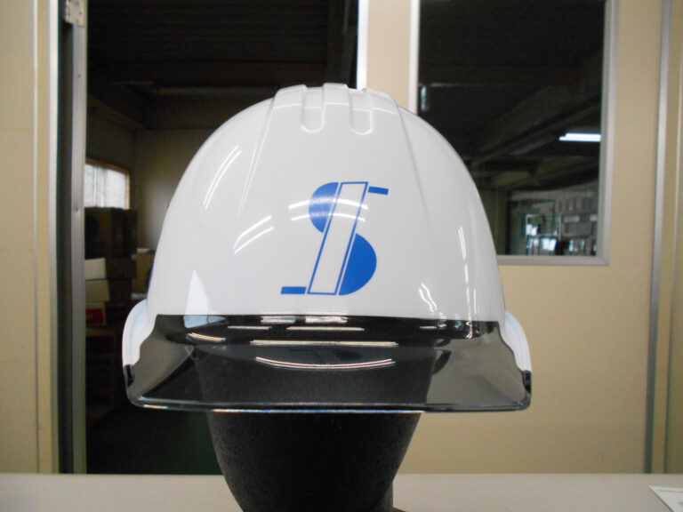 株式会社一伸建設様のヘルメット加工実績