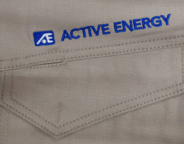 作業服加工｜株式会社アクティブエナジー様 事例【ロゴ刺繍・プリント・ワッペンのオーダーはまもる君】