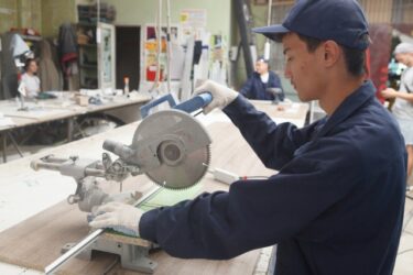 破れない作業着が欲しい！丈夫で耐久性が高い作業服の選び方をご紹介！