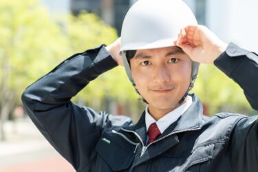 作業用ヘルメットは深くかぶるべき？正しい着用方法について