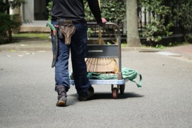 安全靴は会社負担での支給が義務？労働安全衛生法ではどう？