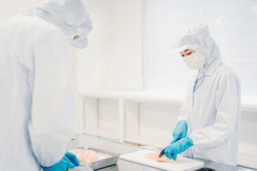 食品工場の服装におすすめの帽子は？実用性抜群の衛生帽5選！