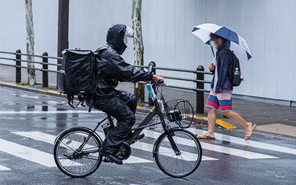 レインスーツで自転車乗車