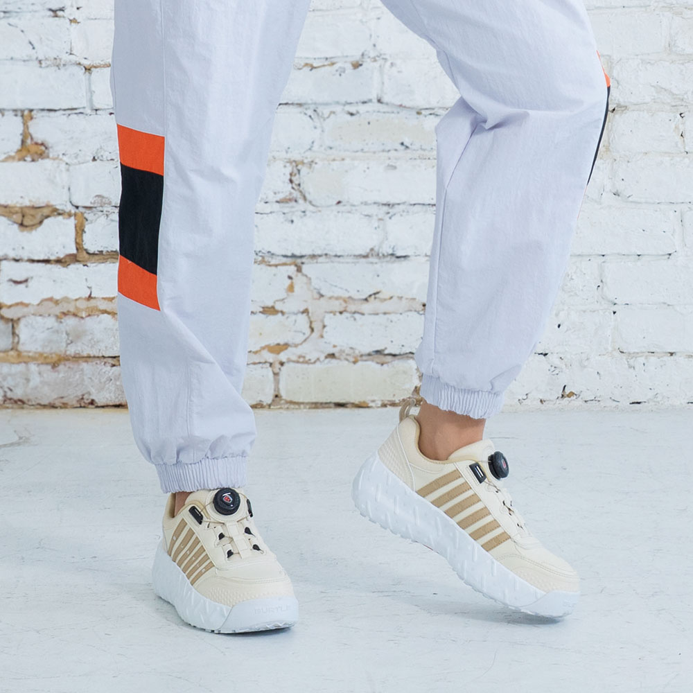 セーフティスニーカー