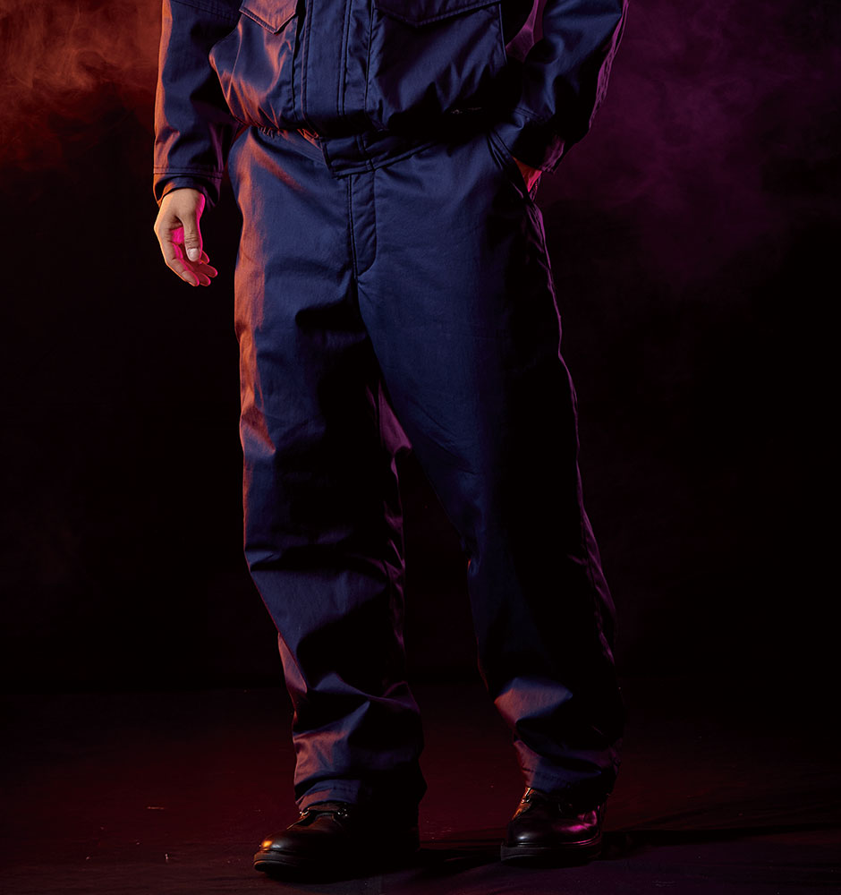 難燃軽防寒パンツ